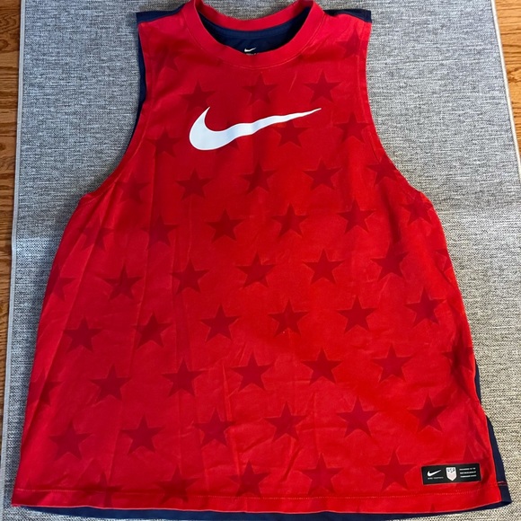 Vineyard Vines, Nike - Picture 3 of 6